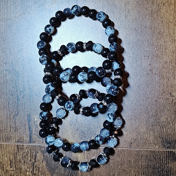 ❌SOLD❌ Bundle of 4 Glass Bead Bracelets - Picture 4 of 13